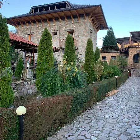 Ballkon Turi Bed & Breakfast Pellumbas